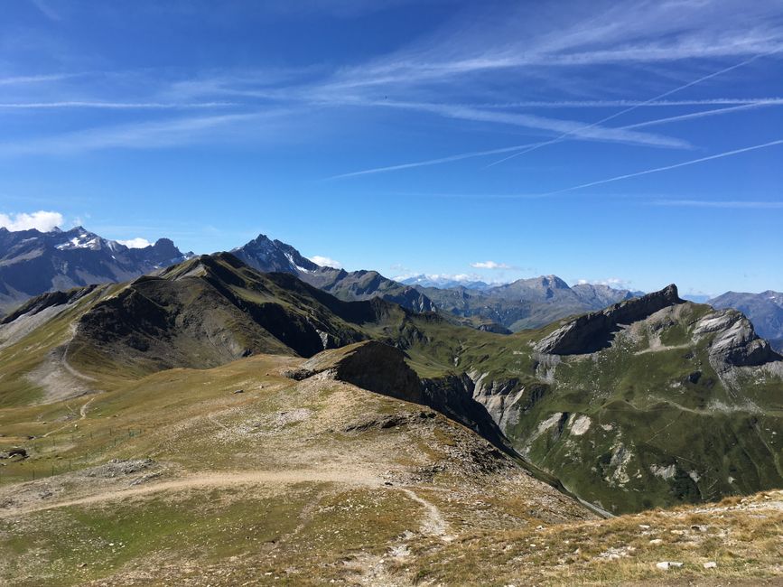 Vom Val Montjoie über Le signal, den Col du bonhomme, den Col de la Croix du bonhomme und den Col de la sauce nach Cormet de Roselend