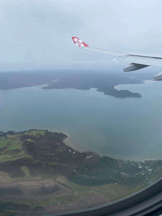 Flug kurz über Auckland