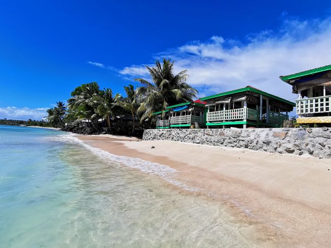 Diese "Beach-Fales" sind die traditionellen Unterkünfte in Samoa 