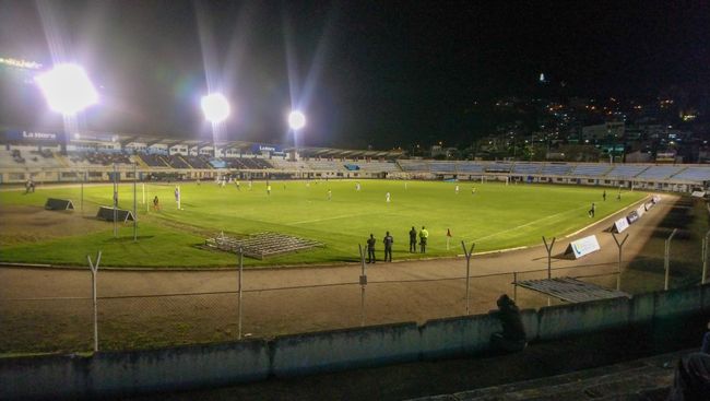 Ausflug ins Stadion zur zweiten ecuadorianischen Liga. Das war so ziemlich der ruhigste Ort der gesamten Stadt. Und mehr als 2$ Eintritt war dieses Spiel auch nicht wert.