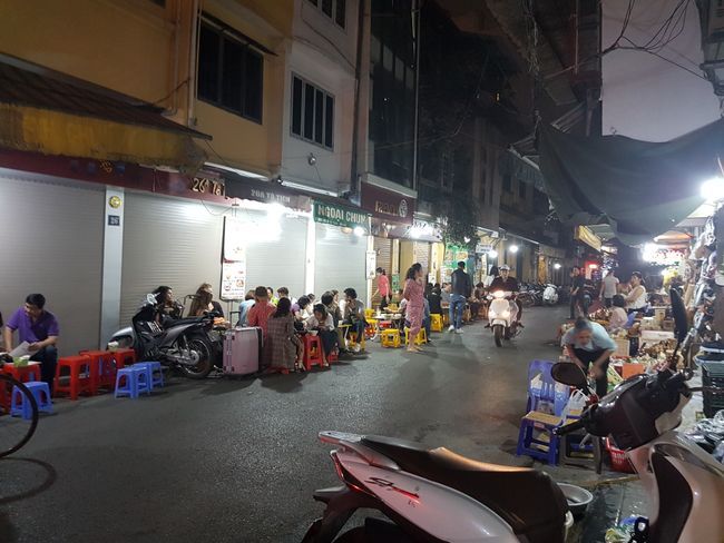 Hanoi old quarter bei Nacht 