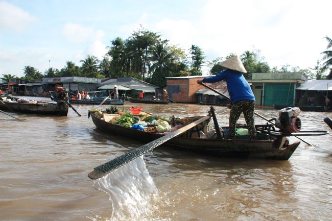 Floating markets in Can tho