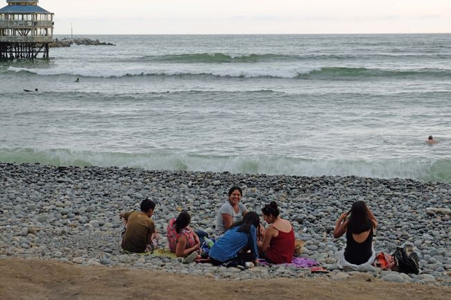 Arriving in Lima, we realize that beautiful beaches are scarce here.