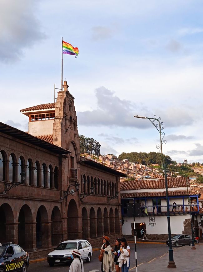 Arcos Iris, der Regenbogen auf der Stadtflagge