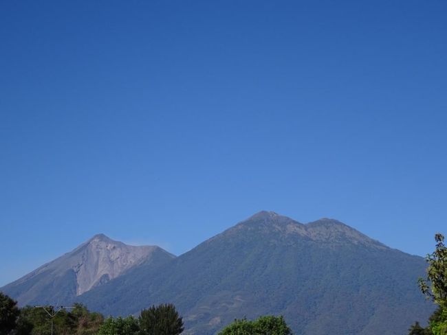 v.l.n.r: Volcan Agua & Volcan Acatenango