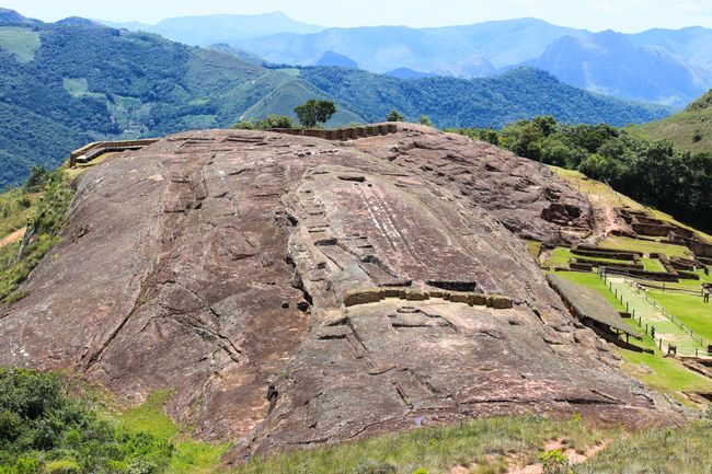der riesige Felsen von "El Fuerte"