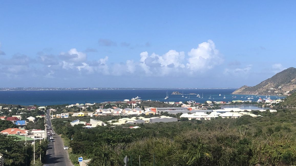 Anguilla im Hintergrund