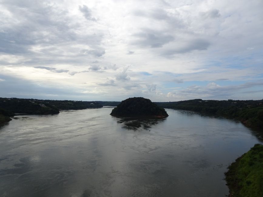 Der Rio Paraná, die Grenze zwischen Brasilien und Paraguay 