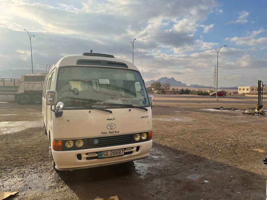 Unser Bus, der uns ins Wadi Rum brachte