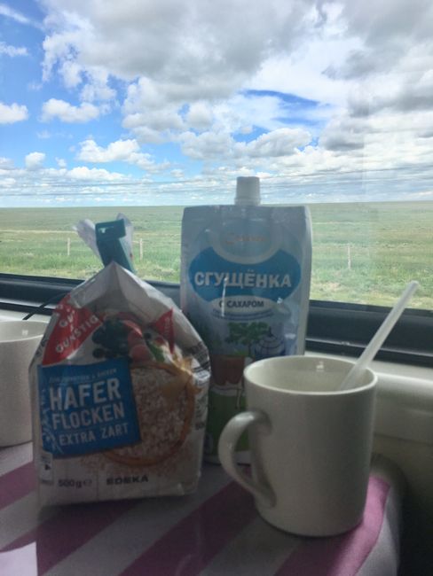 Selbstverpflegung im Zug (Gut & Günstig findet man überall in den mongolischen Supermärkten)