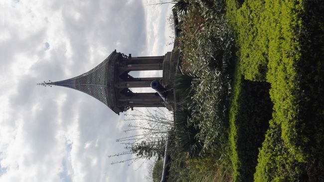 der Glockenturm im Arboretum