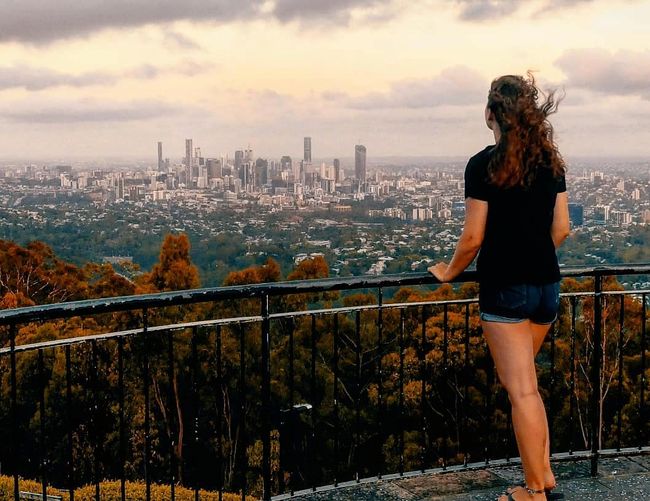 Ausblick auf die Skyline Brisbanes vom Mount Coot-Tha Lookout