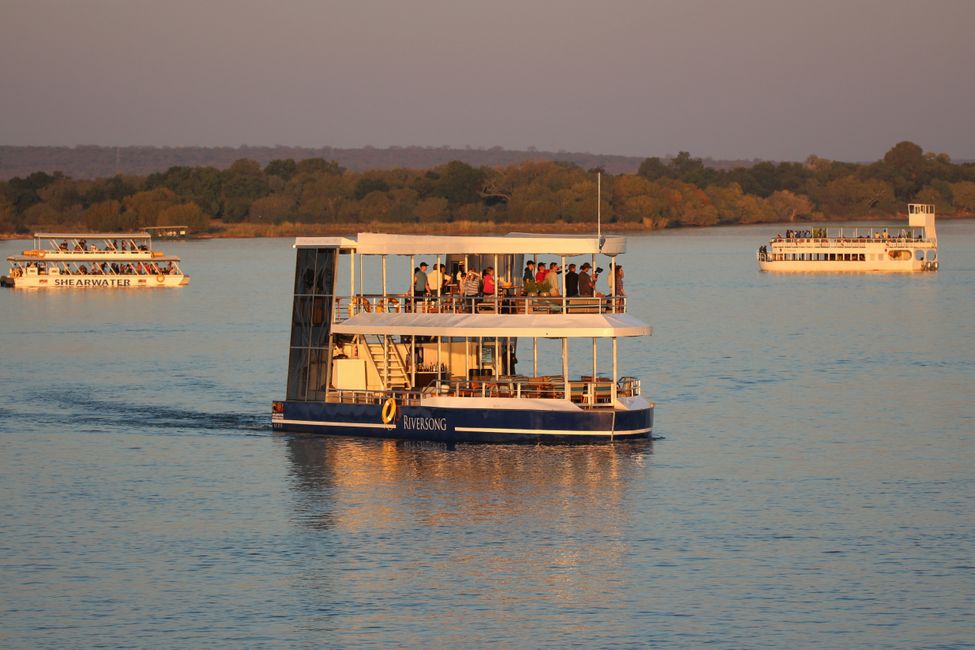 Day 4: Victoria Falls / Zambia & Zambezi Sunset Cruise