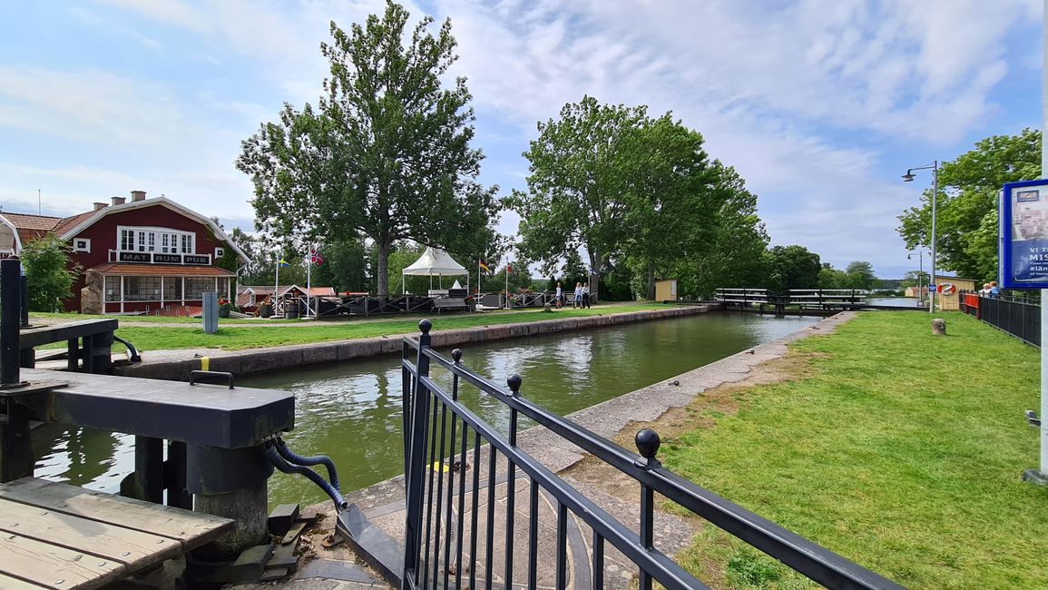 Göta Canal, lock in Sjötorp 