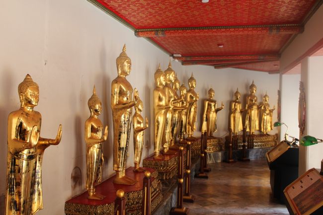 Wat Pho: stehende Buddhas