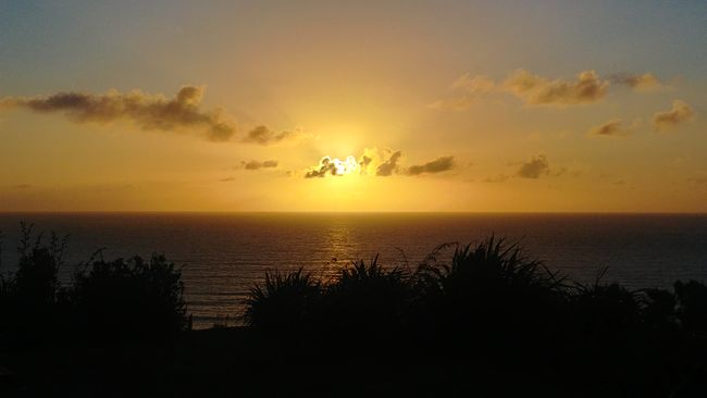 Erster Sonnenuntergang über Meer seit 8 Monaten