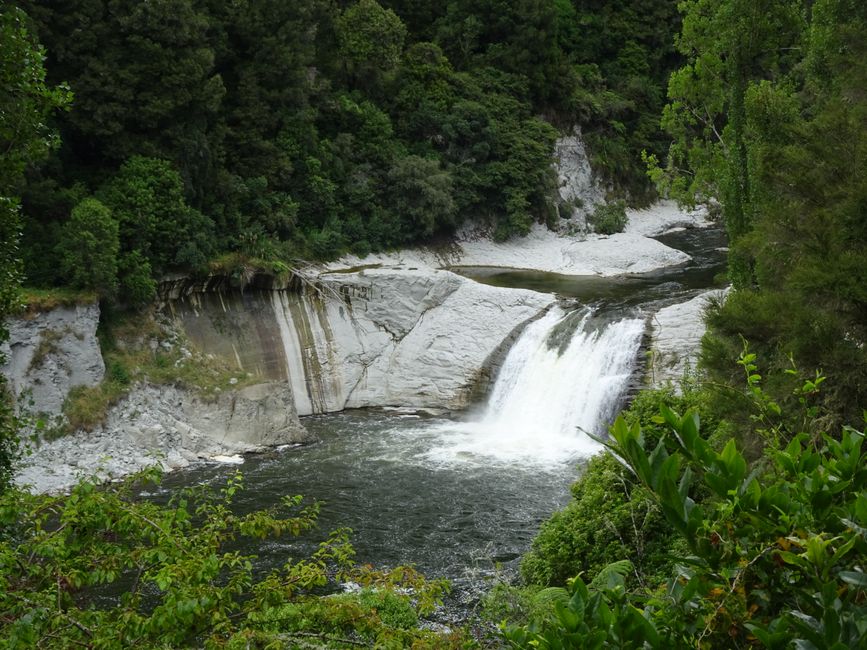 Wasserfall auf dem Weg zum Tongariro-Nationalpark 