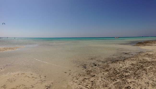 Deserted island off Hurghada