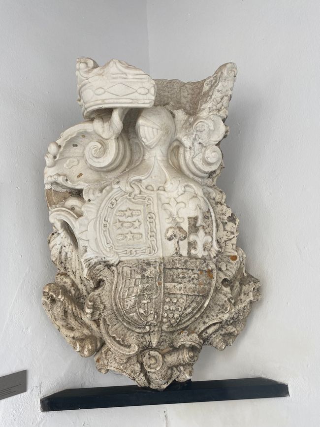 Coat of arms of the palace
