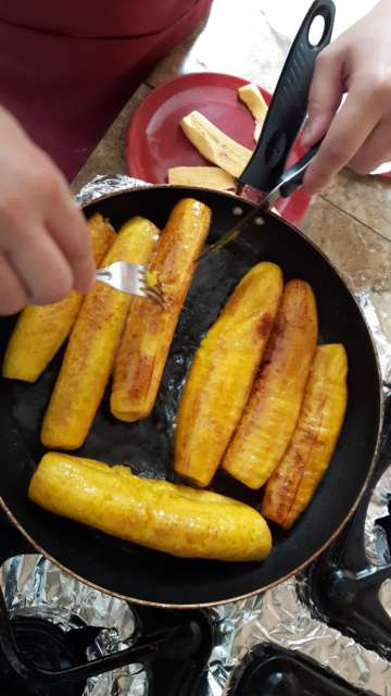 Fried ripe plantains with cheese