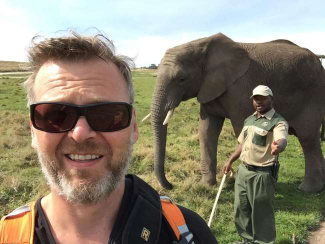 Stillleben mit JC, Wilfred und Elefant namens Tato