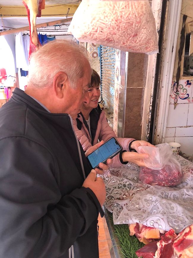 With Swabian, you can get anywhere - like Gerd at the Moroccan butcher's. (Photo: Ricci)