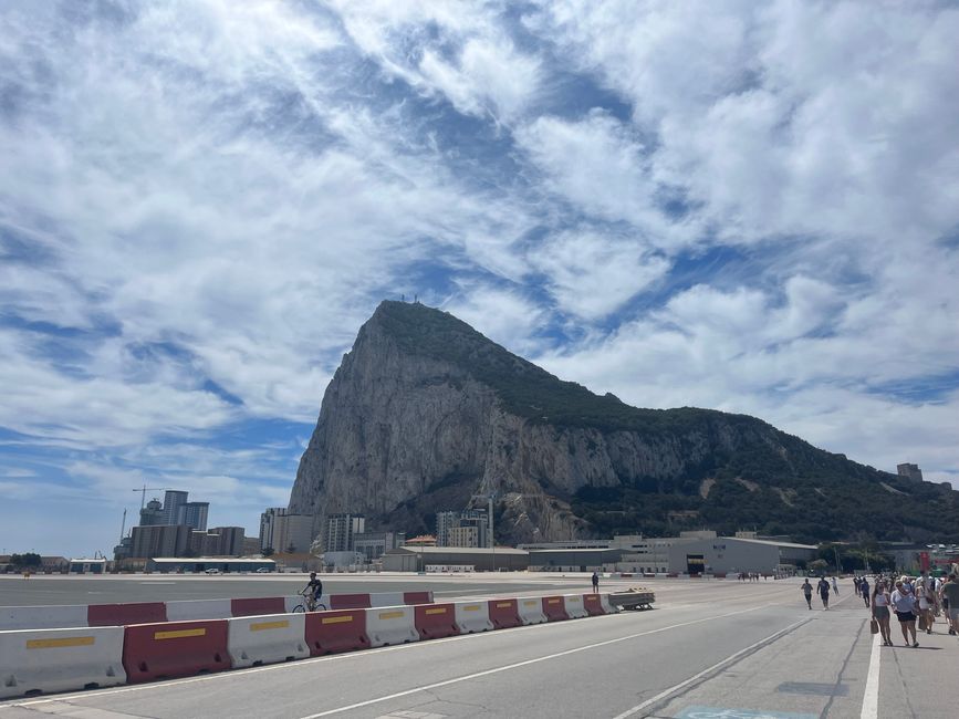 I-Gibraltar- phakathi kwezinkawu namahlengethwa