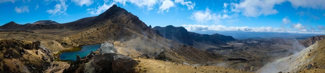Das sogenannte Tongariro Alpine Crossing, eine Tageswanderung durch den Nationalpark führt durch eine beeidnruckende Vulkanlandschaft. Mordor: hier wurde es gedreht.