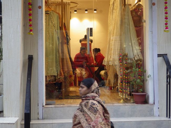Luxurious bridal fashion shops in Shahpur Jat