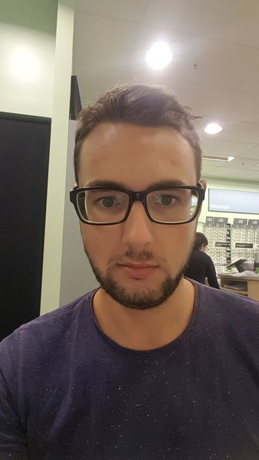 In comparison: my old glasses cost around 350 euros back then. In Australia, you get two pairs for less money.