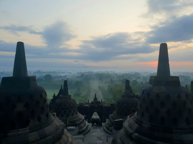 Sonnenaufgang vom Tempel Borobudur