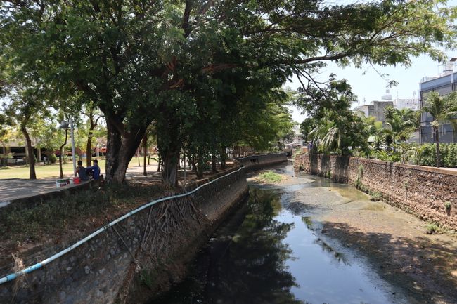 Ein "Fluss" in Phuket Town.