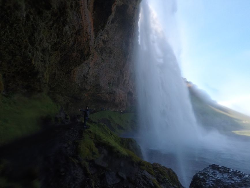 براعظمی پلیٹوں، گیزر سے لے کر کریٹر جھیل تک مختلف آبشاروں اور آئس برگ تک