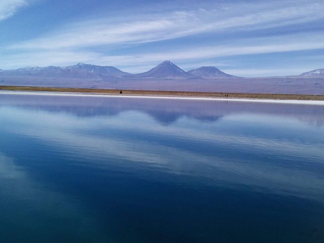Laguna Piedra with reflection of the West Cordillera⛰