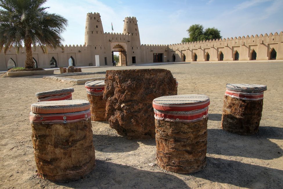 Tag 10 (2015) Al Ain: Kamele, Oase, Fort und Sunset auf dem Jabal Hafeet