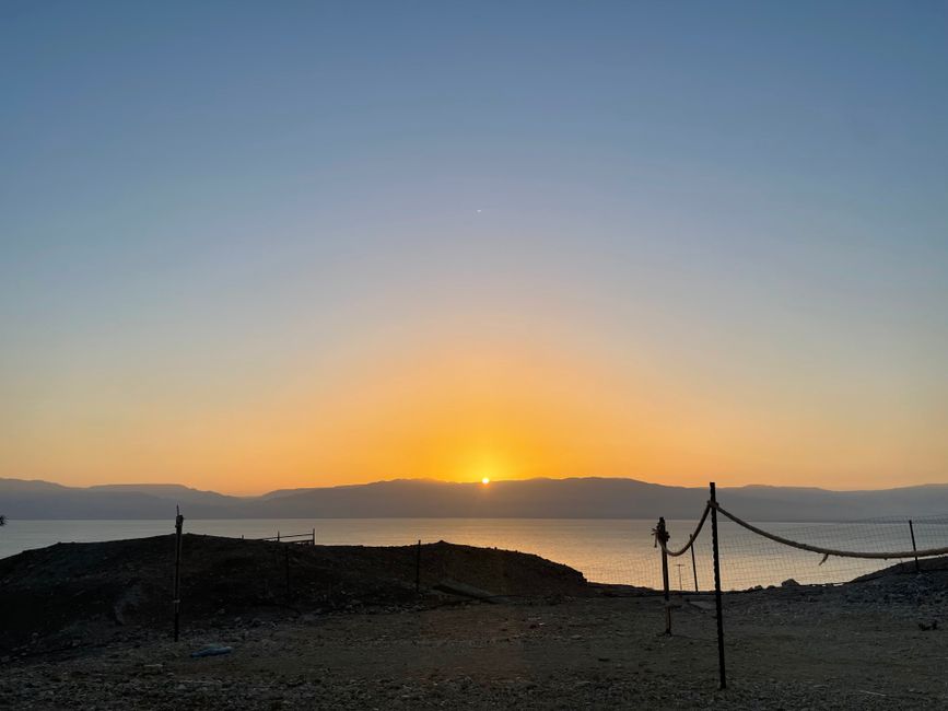 Sonnenaufgang über Jordanien am letzten Morgen, aufgenommen aus dem Zelt