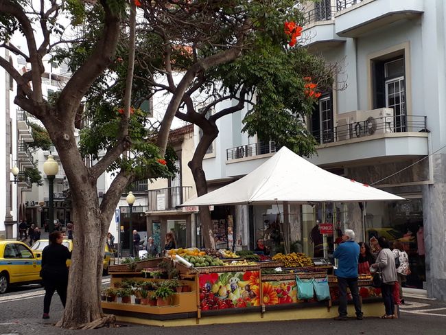 Kleiner Marktstand in Funchal