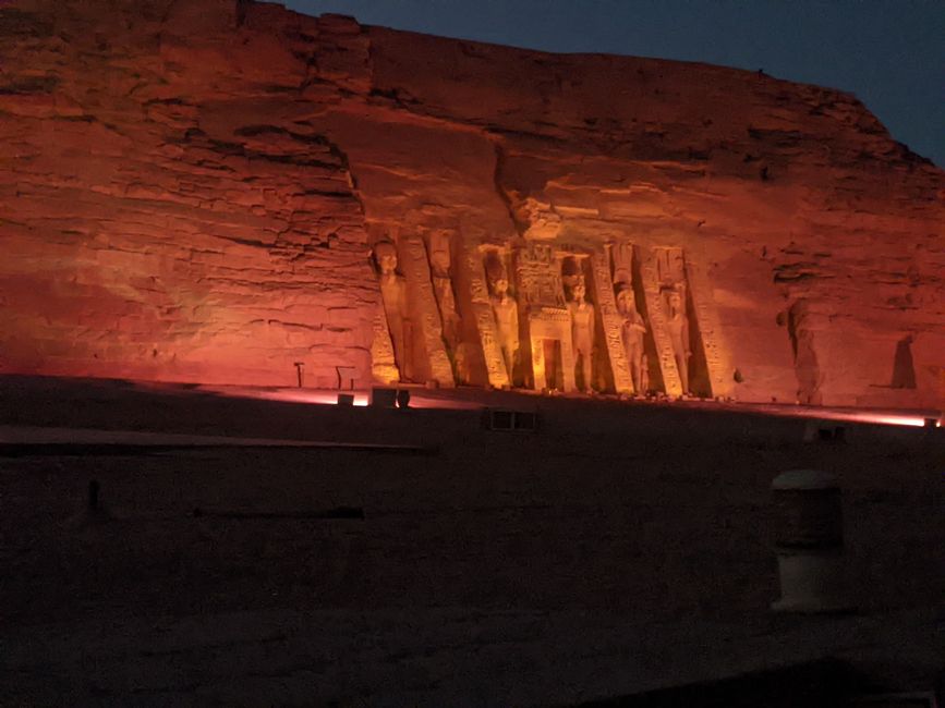 Tempel von Nefertari by Night