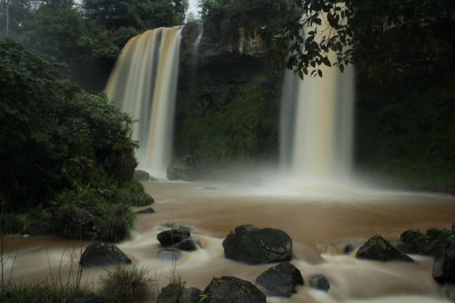 Puerto Iguazu - lower path of the waterfalls