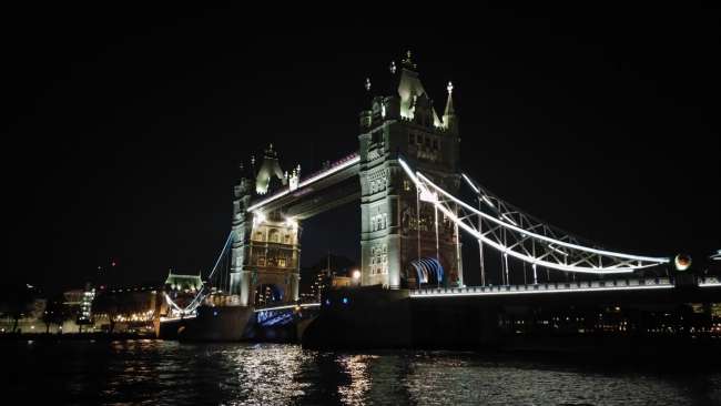 Tower Bridge bei Nacht