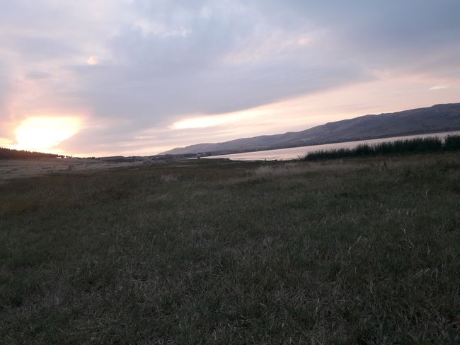 Morgendämmerung über dem Kumisi-Reservoir