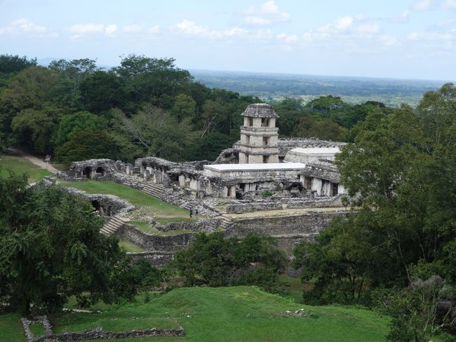 Einzigartig in der Maya-Welt ist dieser Turm des Palasts von Palenque, der vielleicht ein Observatorium war.
