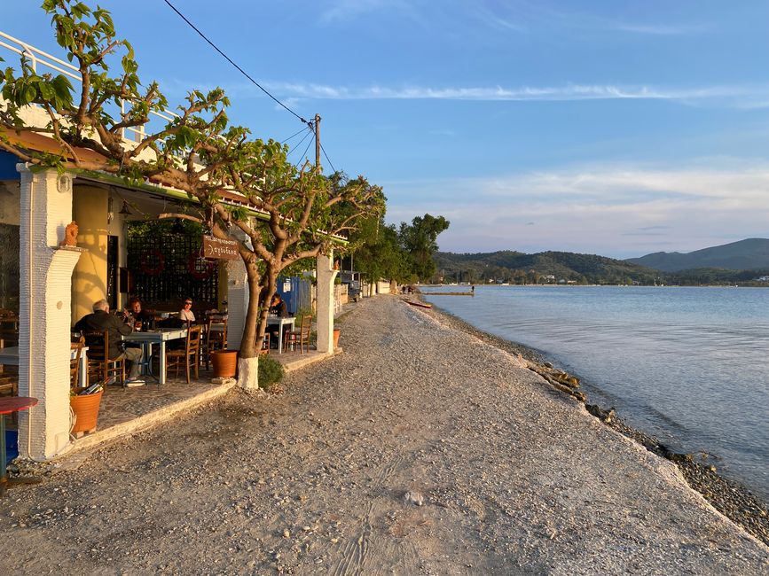 Taverne am Strand von Agiokampos