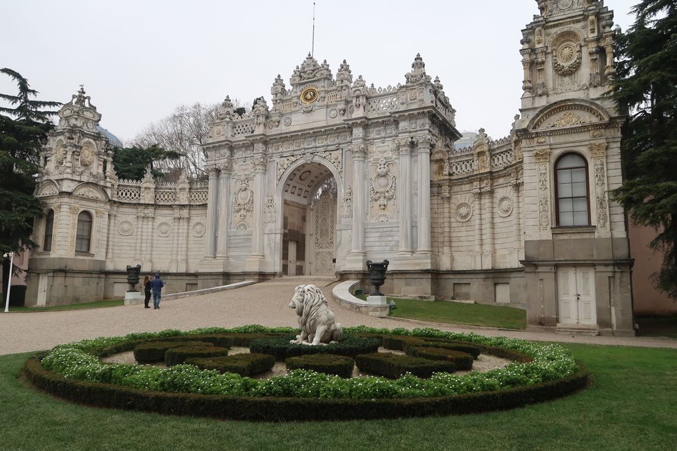 Nordtor des Dolmabahce-Palasts