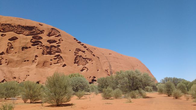 RT 35 - Uluru base walk