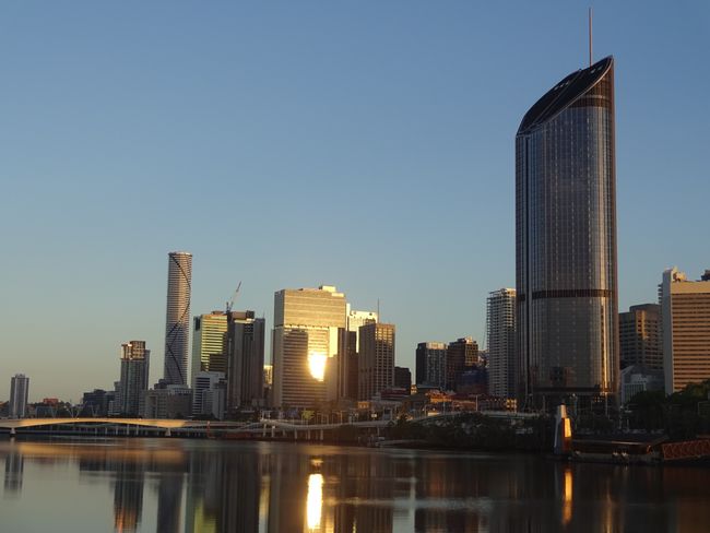 Sonnenaufgang in Brisbanes Skyline