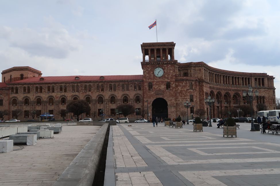 Regierungsgebäude auf dem Platz der Republik 