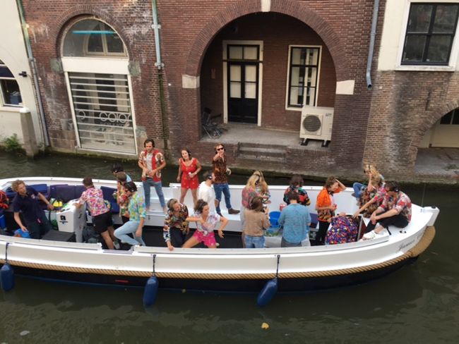 Mit dem Hausboot durch die Kanäle Hollands...