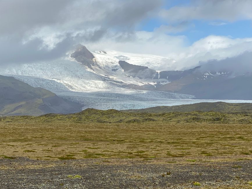 'Partial views' of the VATNAJÖKULL Glacier. On the drive from SKAFTAFELL to DIAMOND BEACH.