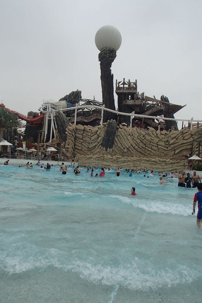 Yas Waterworld - Wave Pool